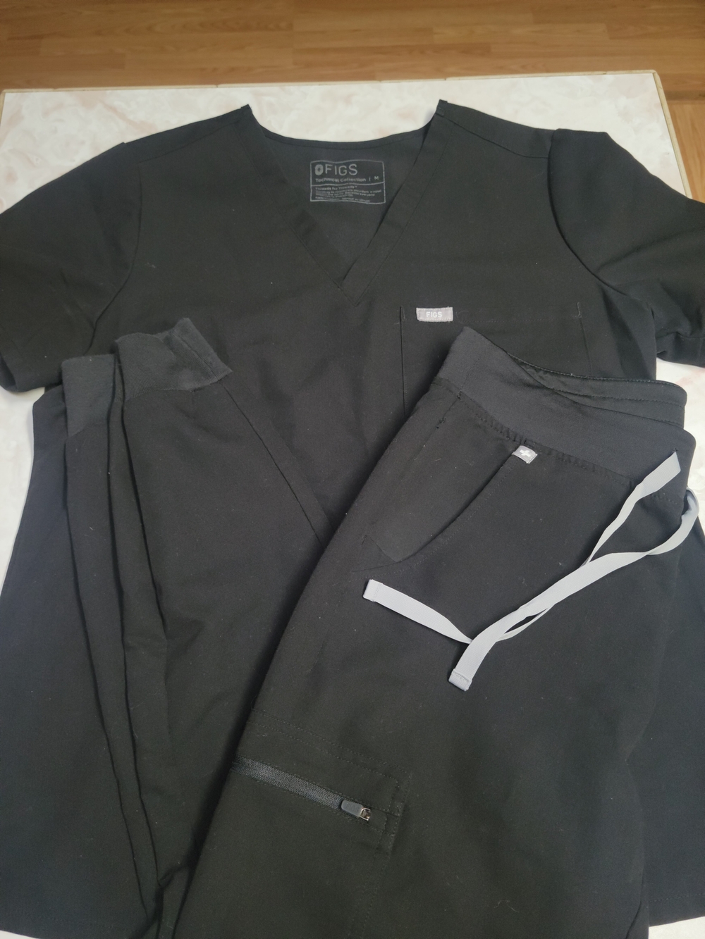 FIGS Black Scrub Set M Catarina Top S Tall Zamora Jogger Pants
